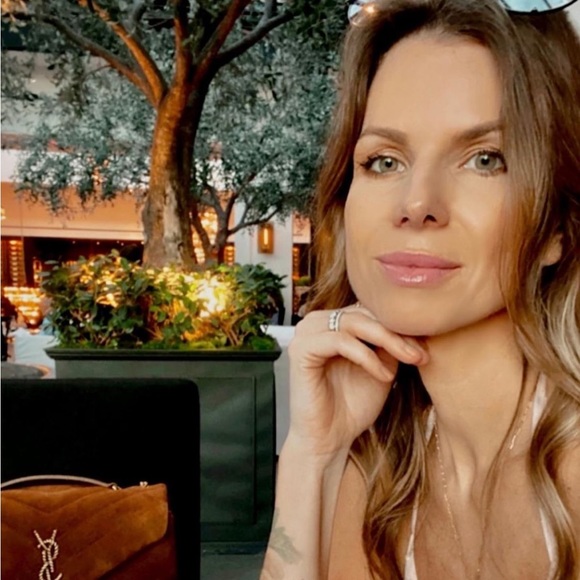 Meet your Posher, Nikolett - Picture 1 of 5